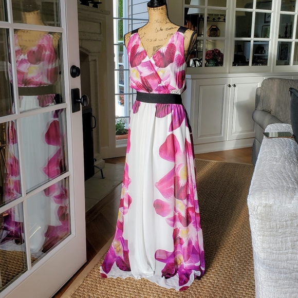 Elegant Long Formal Express Dress / Gown - Picture 16 of 16